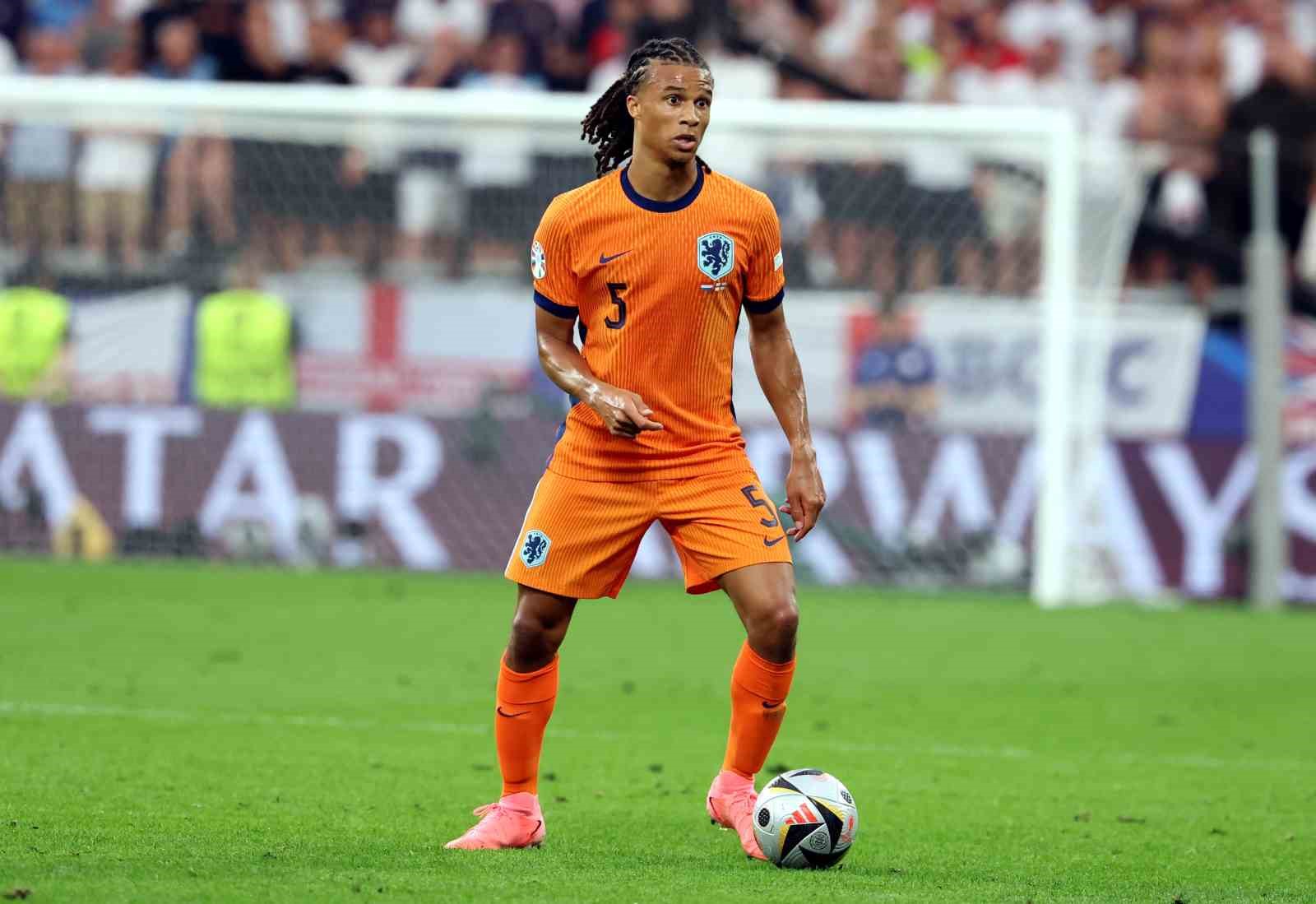 Fenerbahçe, Hollandalı oyuncu Nathan Ake'yi transfer etti
