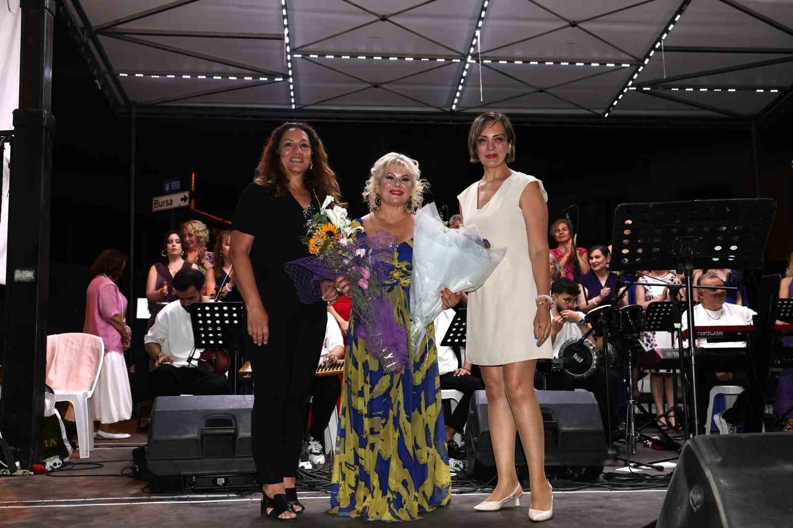 Gölyazı'da Sezen Aksu gecesi