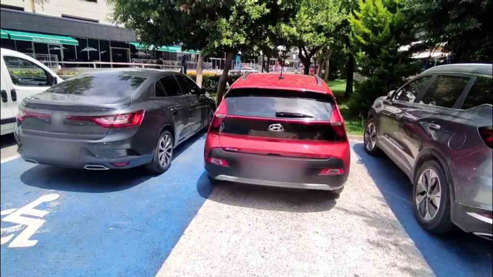 Mersin'de engelli rampası ve kaldırımı işgal eden 184 araca ceza