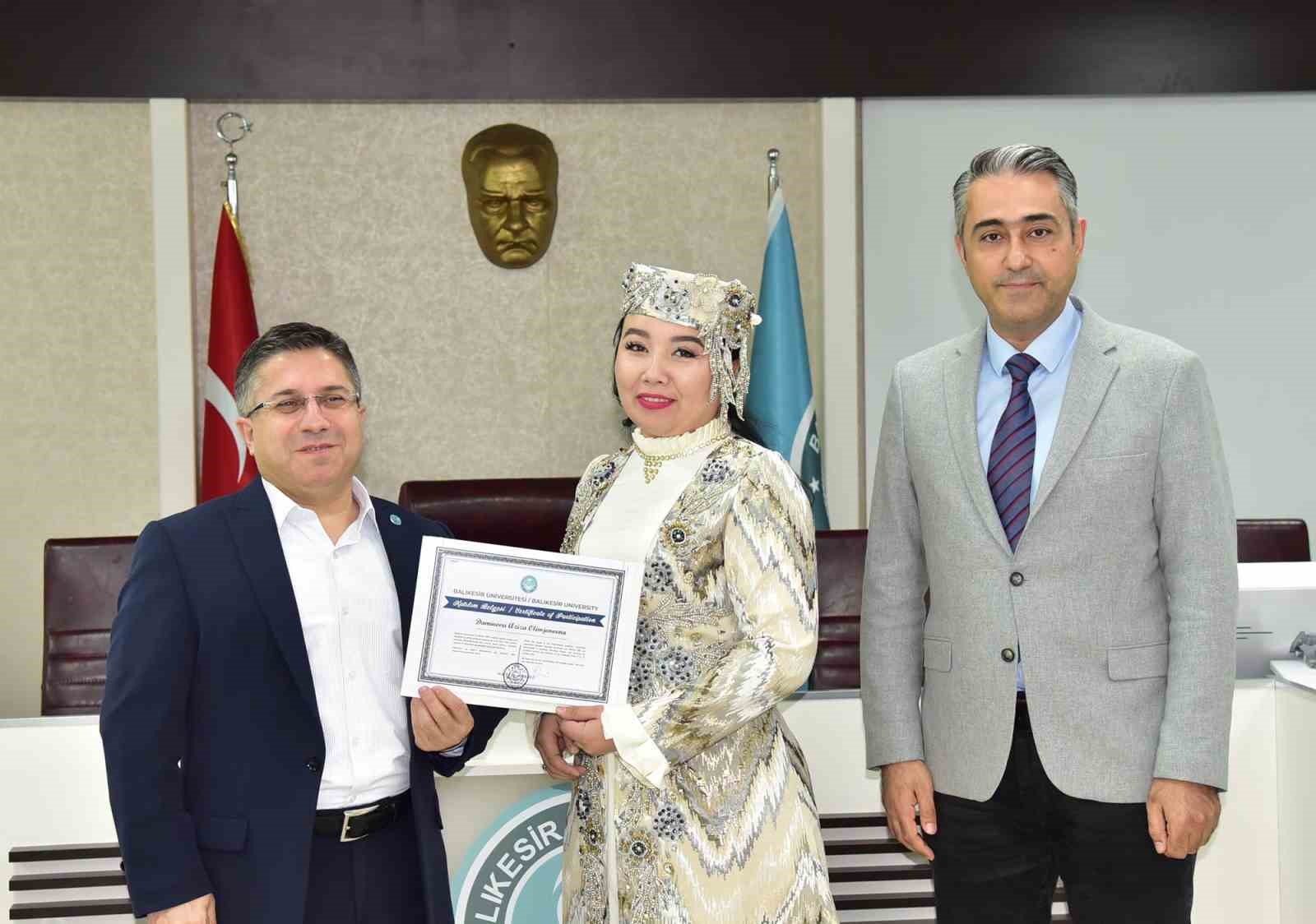 ÖZBEKİSTANLI 9 AKADEMİSYENE SERTİFİKA VERİLDİ