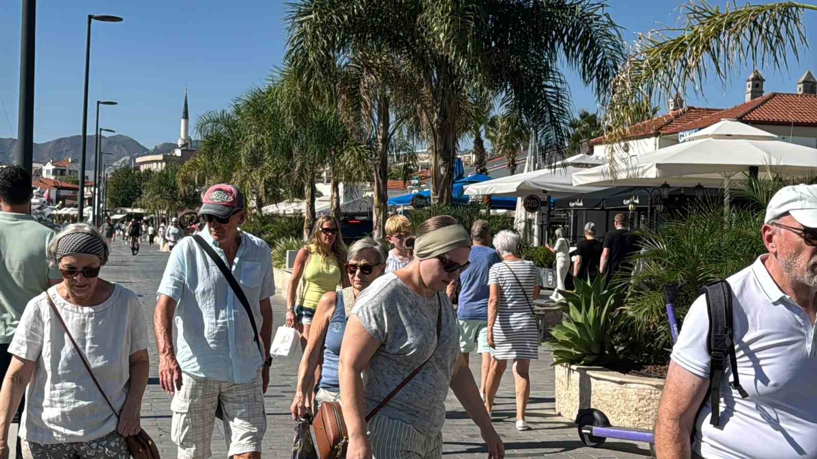 Marmaris’e bu hafta üç kurvaziyerle  9 bin 400 turist geldi