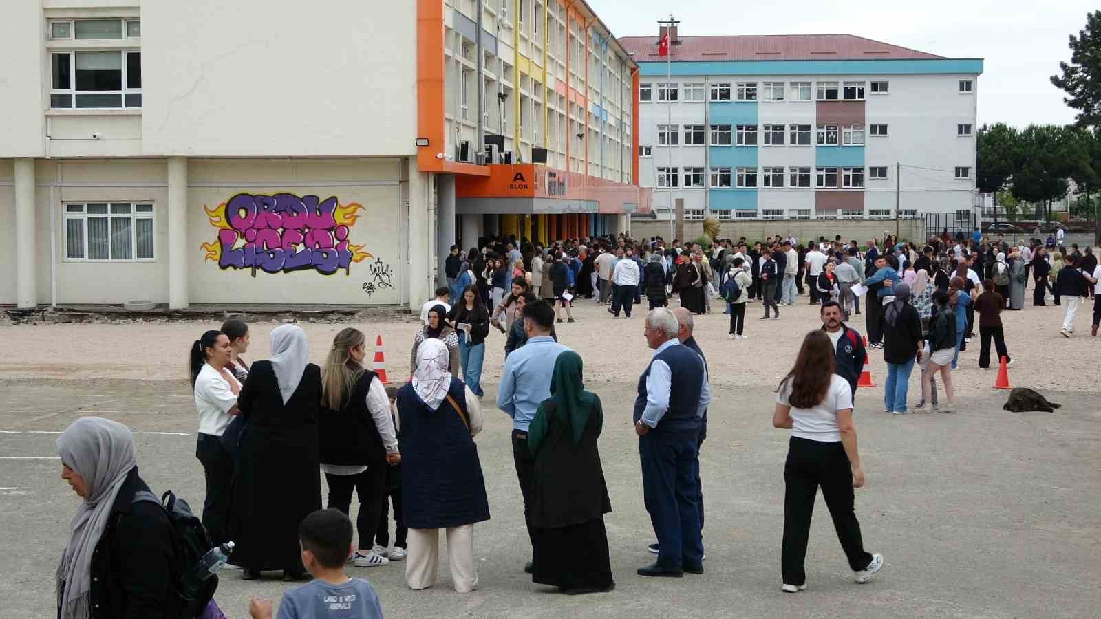 Ordu’da YKS heyecanı: Bazı öğrenciler 1 dakika kala sınava yetişti