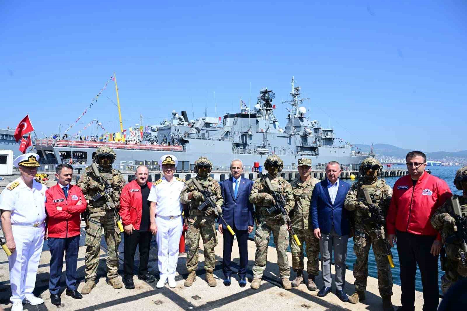 Ulaştırma ve Altyapı Bakanı Uraloğlu, TEKNOFEST Mavi Vatan'ı ziyaret etti
