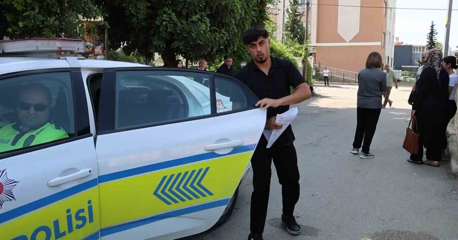 Örnek olmak için 6’ncı kez üniversite sınavına girdi, kimliğini unutan öğrenci ise polislerin yardımına rağmen sınava yetişemedi