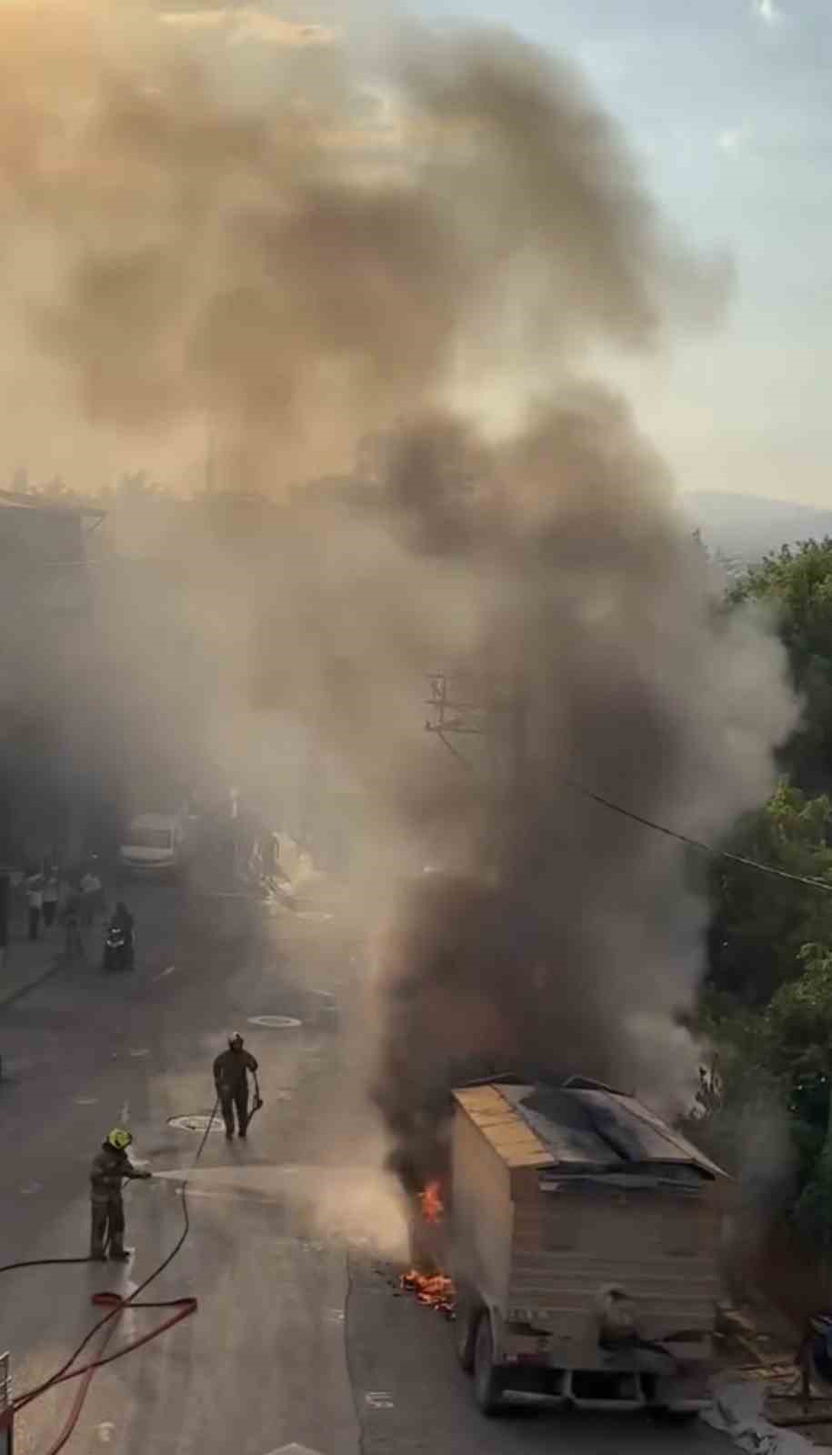 Bursa’da park halindeki kamyon alevlere teslim oldu