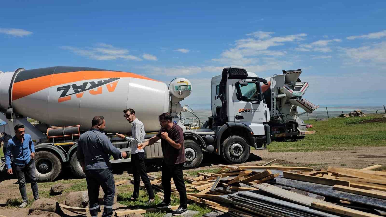Aydınlar’da taziye evi ve caminin temeli dualarla atıldı