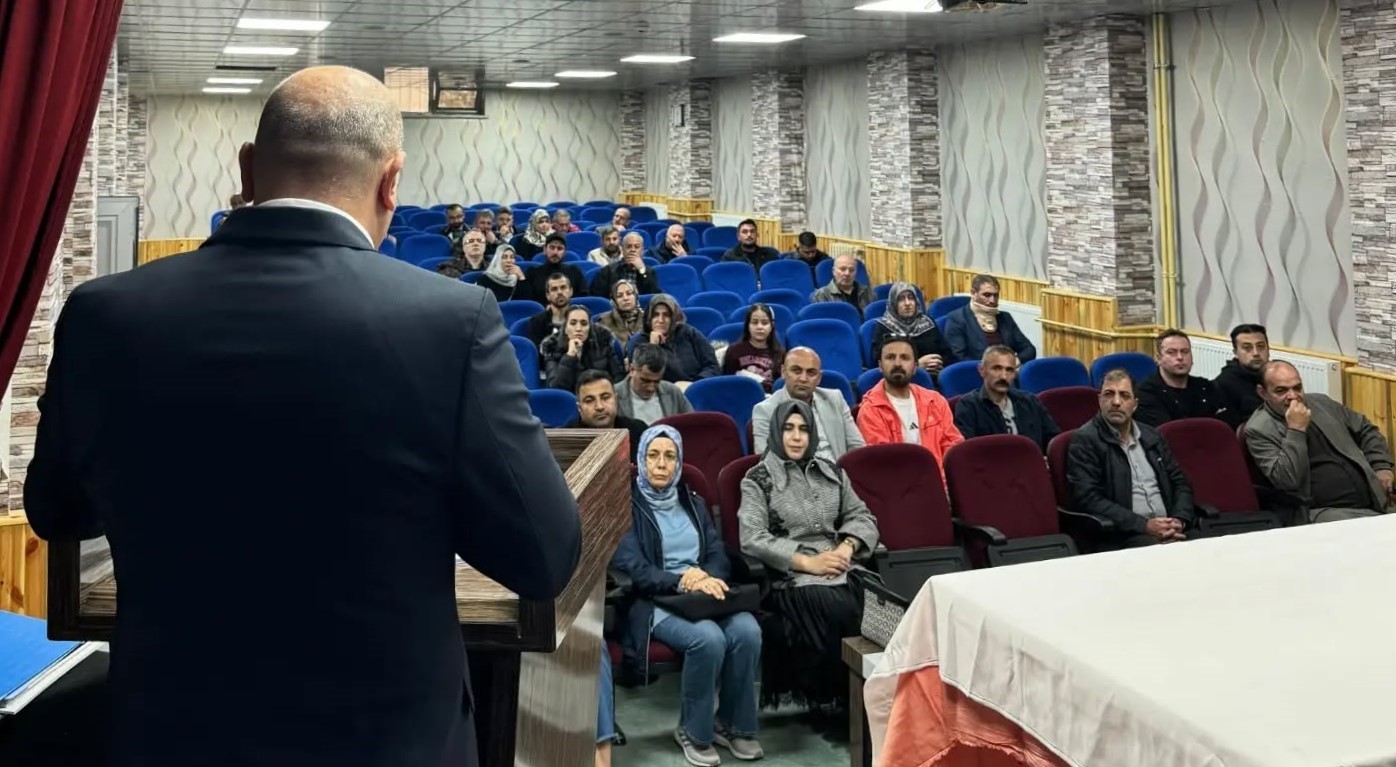 BAYBURT FEN LİSESİNDE ÖĞRENCİLERİN BAŞARILARI VELİLERLE DEĞERLENDİRİLDİ