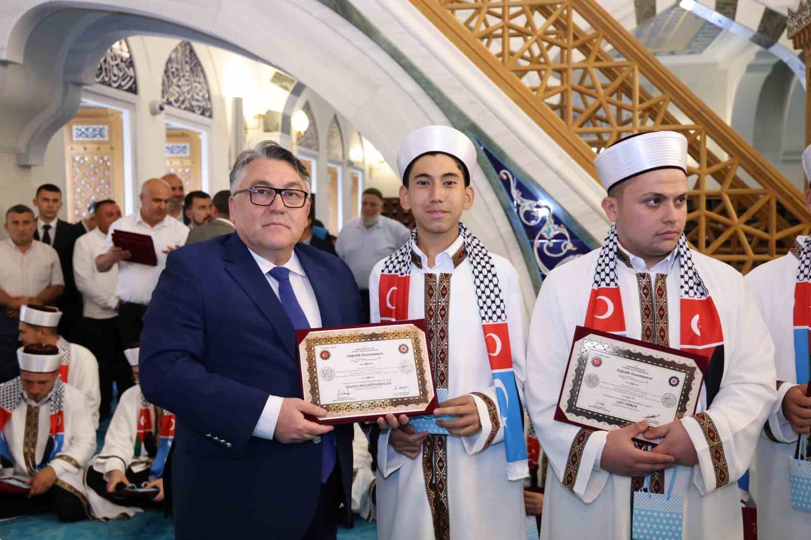 Rektör Özölçer, Hafızlık İcazet Merasimi’nde genç hafızların sevincine ortak oldu