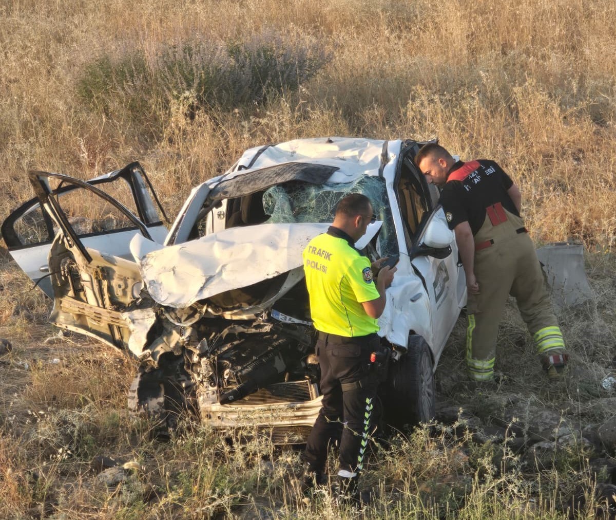 Şırnak'ta otomobil şarampole devrildi: 1 ölü, 2 yaralı