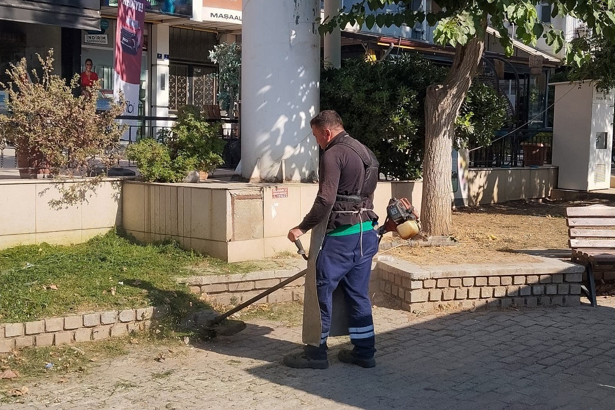Efeler Belediyesi'nden yeşil alanlarda çalışma