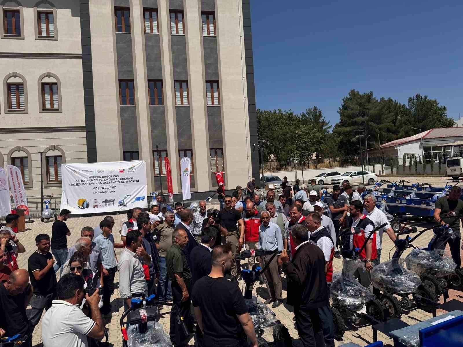 Dicle’de çiftçilere yüzde 50 hibeli tarım aletleri dağıtıldı