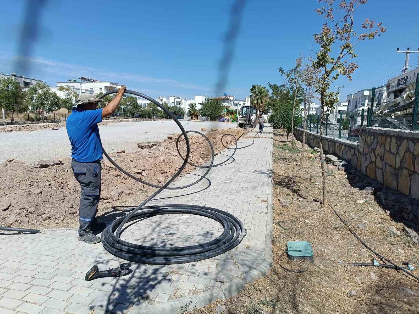 BODRUM’DA BELEDİYE EKİPLERİ MAHALLE MAHALLE SAHADA