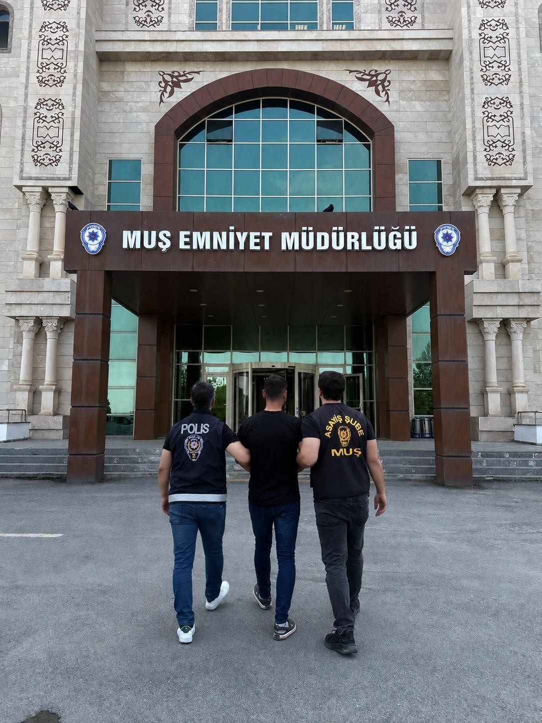 Muş’ta 10 yıl kesinleşmiş hapis cezası bulunan şahıs yakalandı