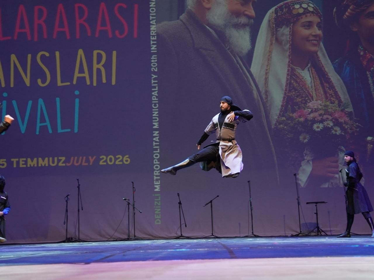 Dünyanın bütün renkleri Denizli'de buluştu