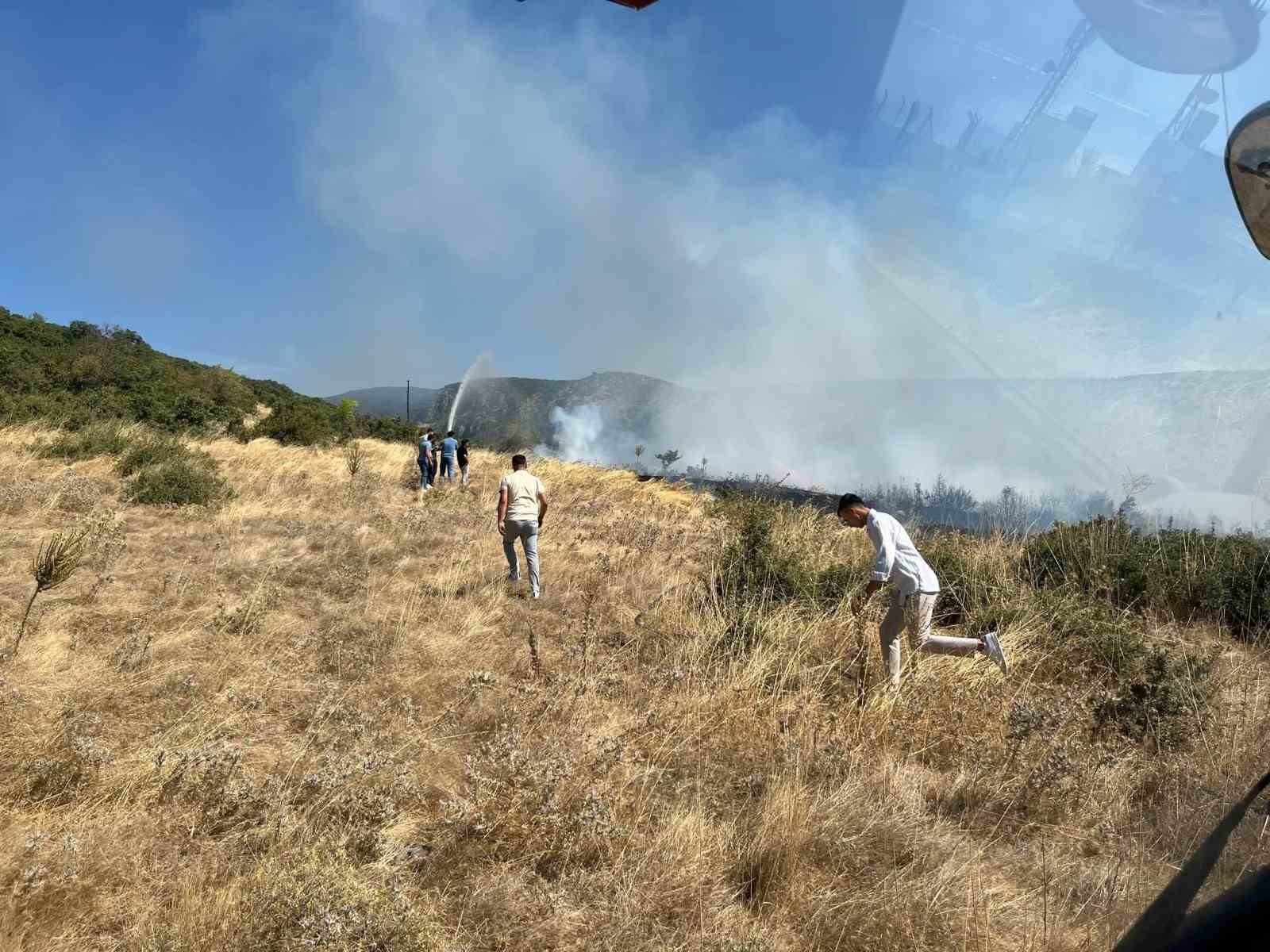Simav'da dağlık alanda yangın paniği