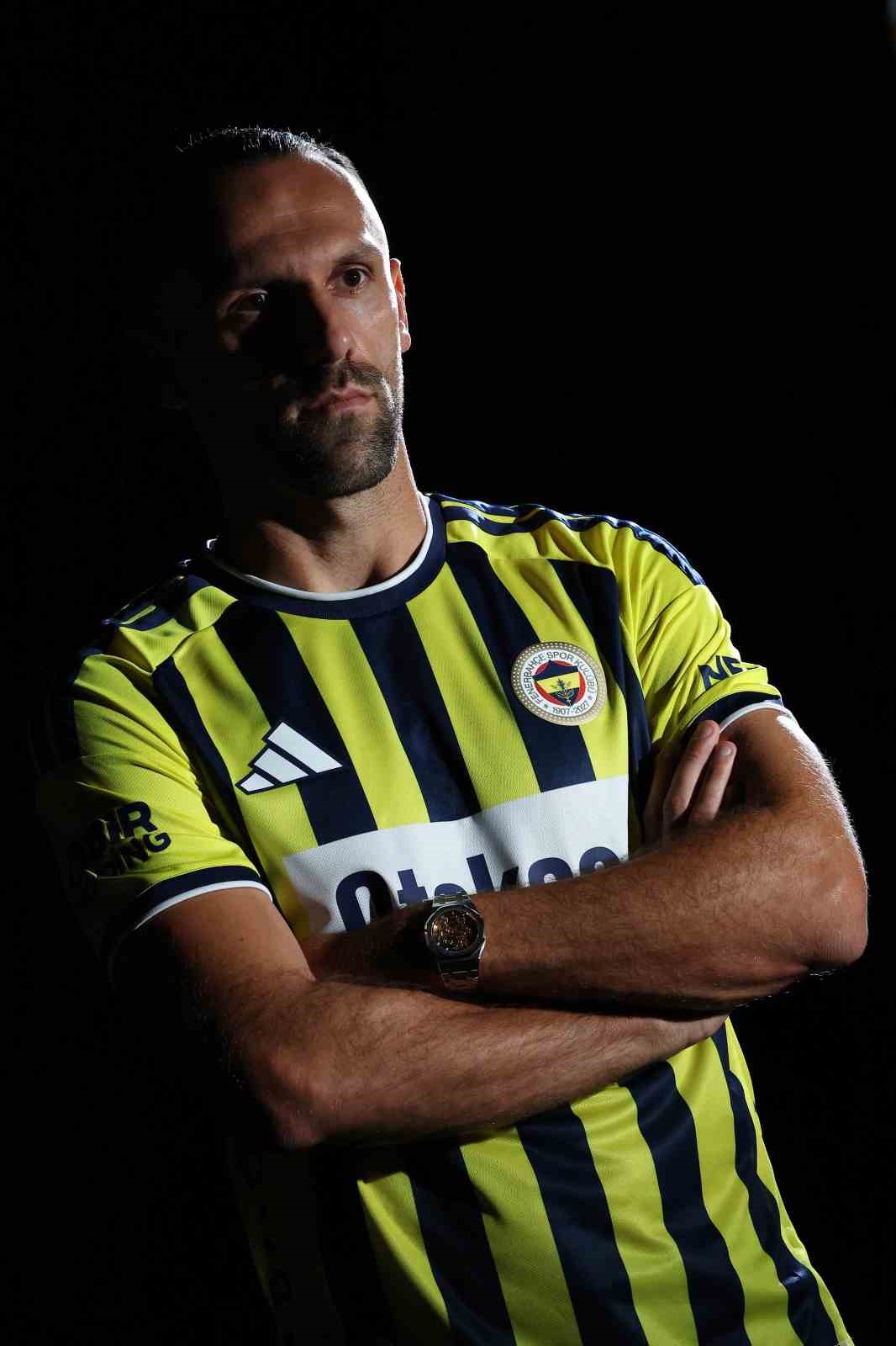 Fenerbahçe, Vedat Muriqi ile 3 yıllık sözleşme imzaladı