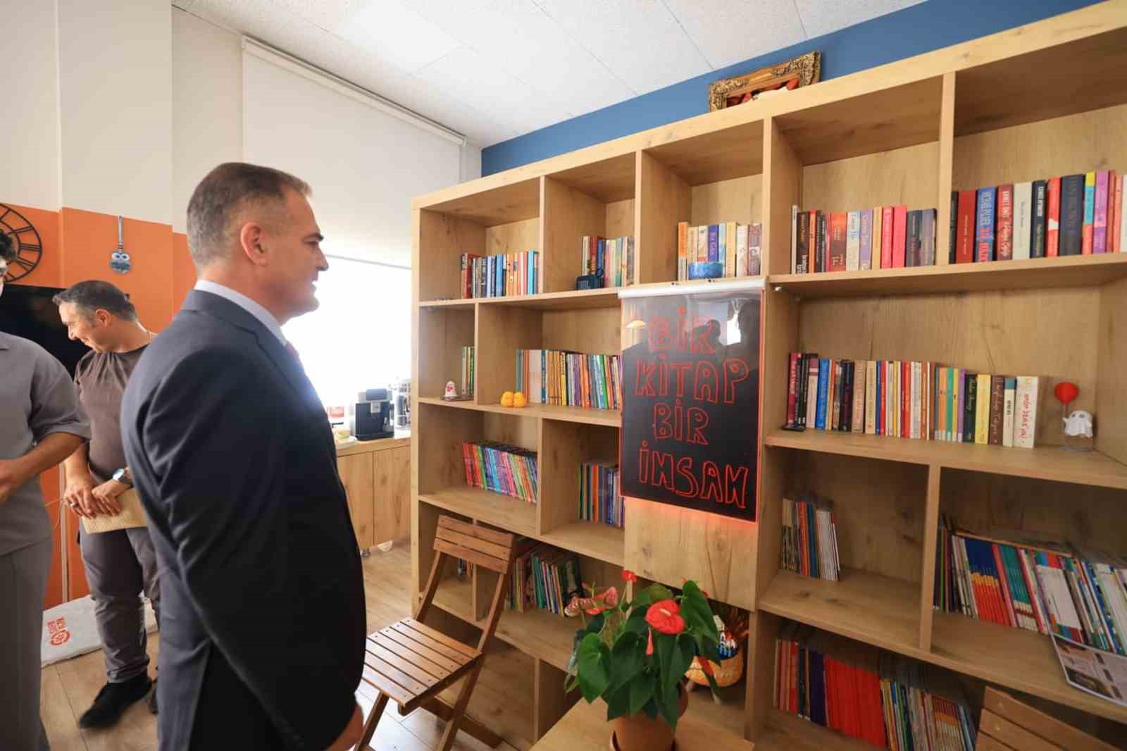 Muğla Valisi Akbıyık, Ula'da Kitap Kafe'nin açılışını yaptı