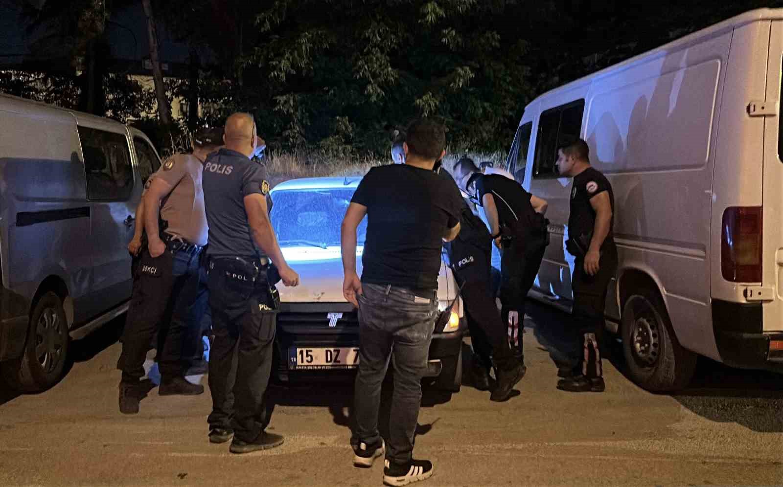 Burdur'da aracın içinde hareketsiz bulunan genç hastanede hayatını kaybetti