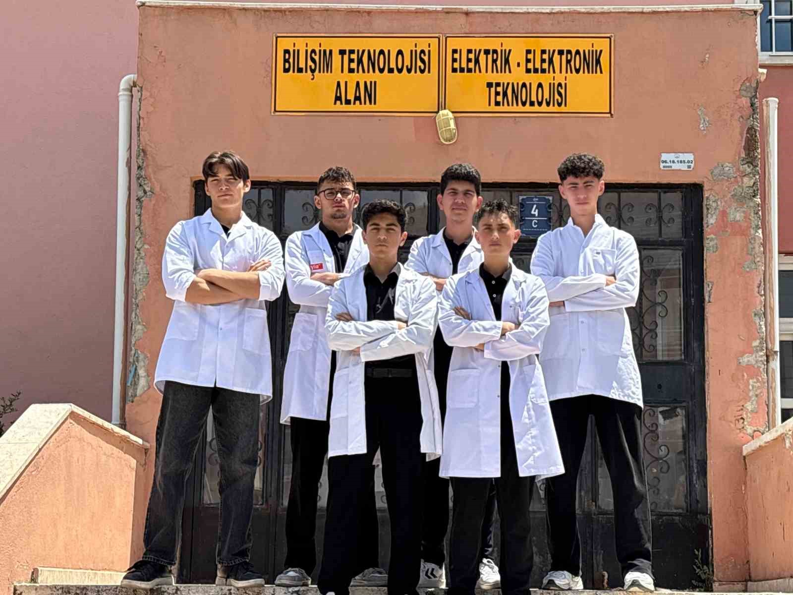 Liseli gençler ürettikleri radar projesini geliştirerek savunma sanayine katkı sağlamak istiyor