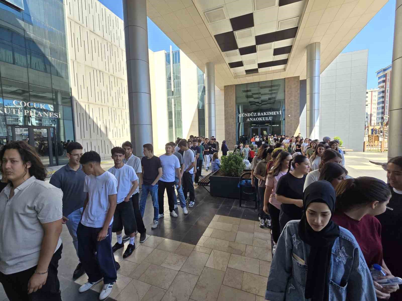 Gaziantep Büyükşehir’den sınava hazırlanan öğrencilere YKS tatbikatı