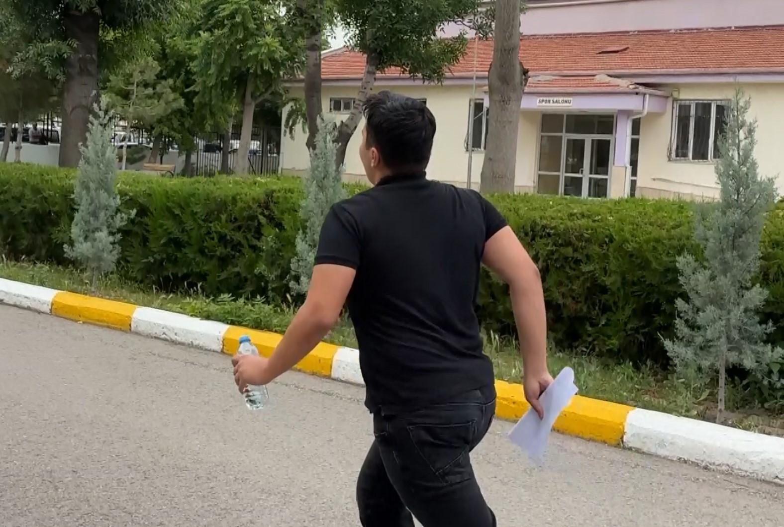 Polis seferber oldu ama 2 dakikayla sınavı kaçırdı