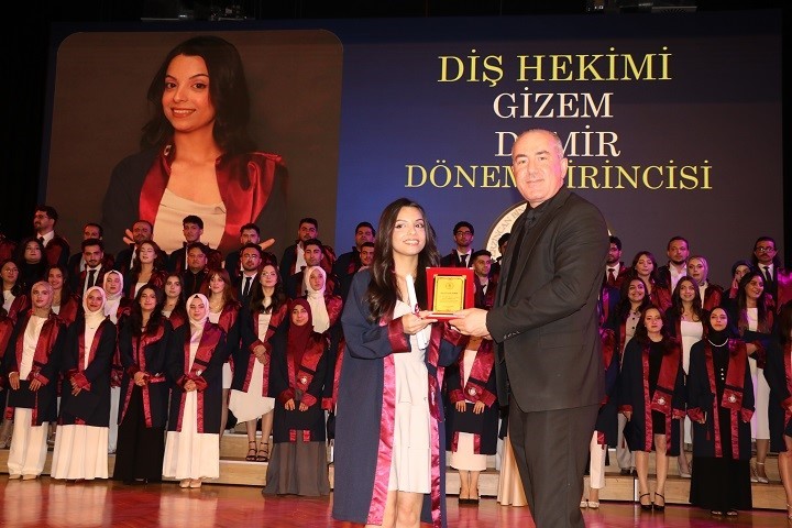 Erzincan’da 82 genç diş hekimi mezuniyet coşkusu yaşadı