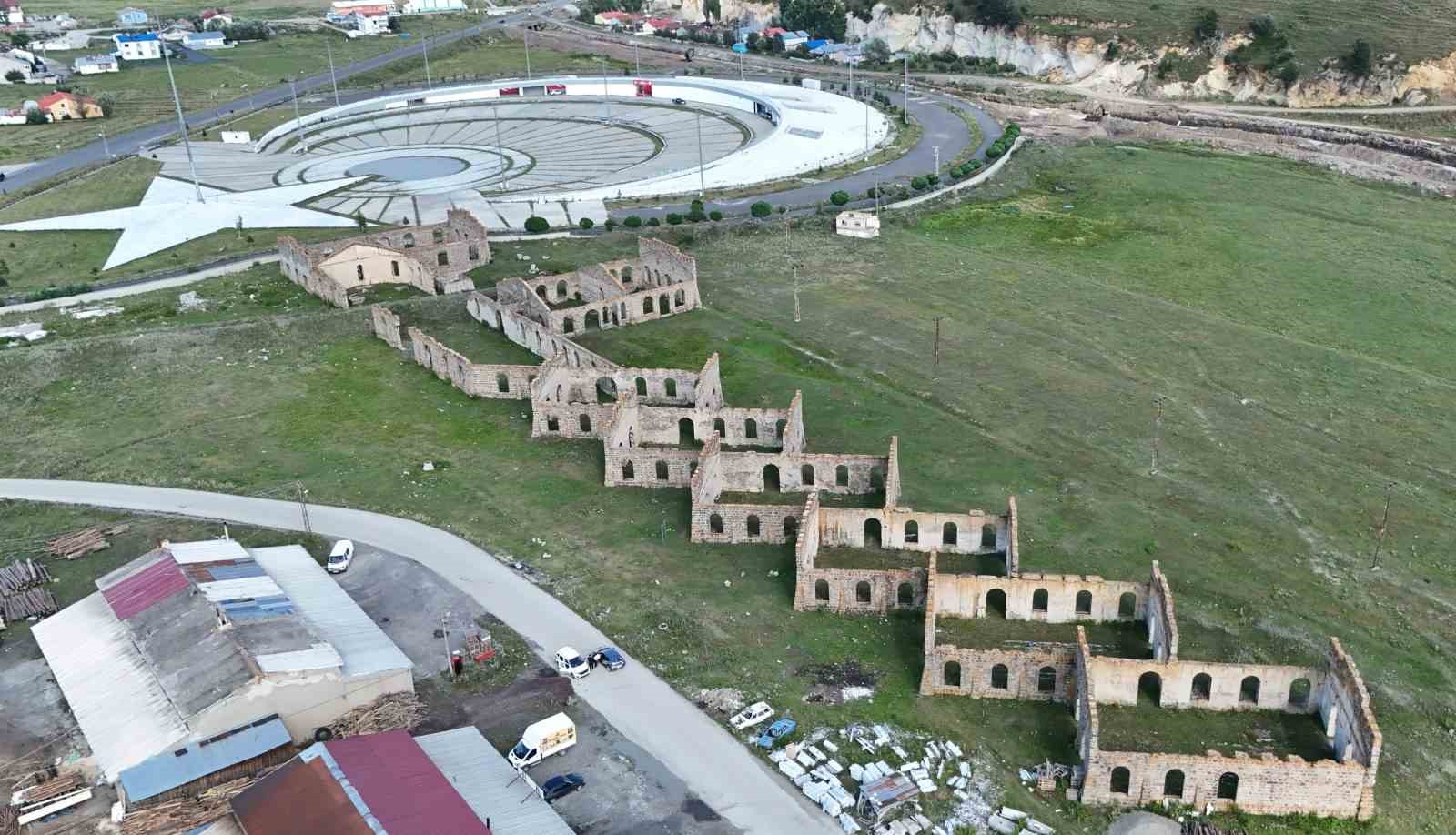 SARIKAMIŞ’IN TARİHİ CER ATÖLYELERİ LABİRENTİ ANDIRIYOR: ASIRLIK YAPILAR KURTARILMAYI BEKLİYOR