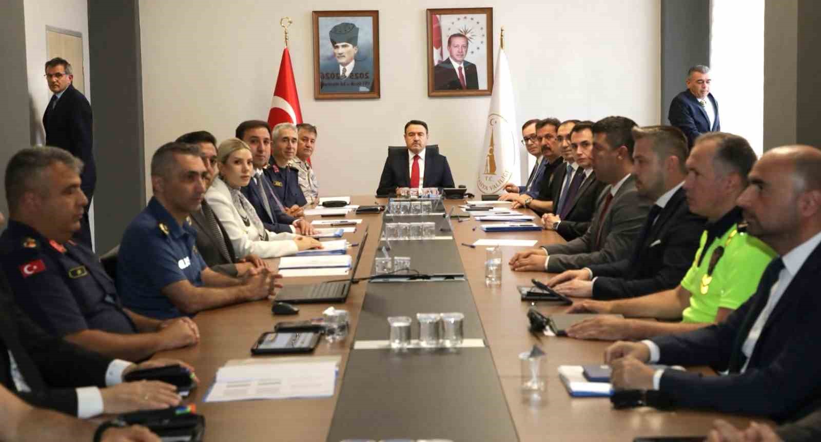 Kütahya'da güvenlik zirvesi! Vali Işın'dan huzur ve asayiş vurgusu