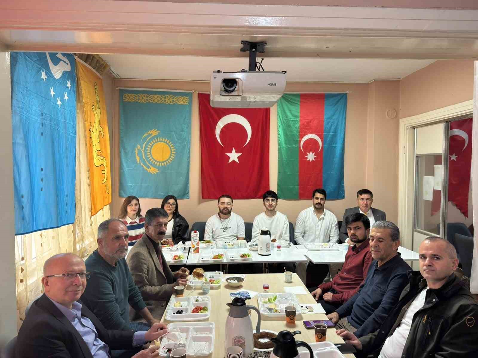 ESKİŞEHİR’DE ‘TÜRK DÜNYASI ÖĞRENCİLERİ’ KAHVALTIDA BULUŞTULAR