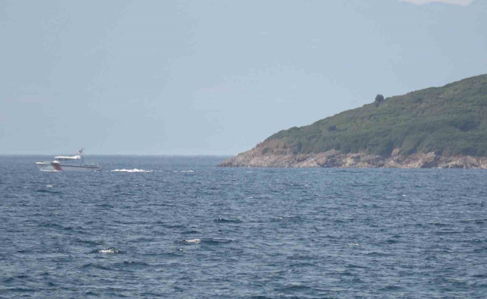 Ayvalık'ta denizde kaybolan genci arama çalışmaları aralıksız sürüyor