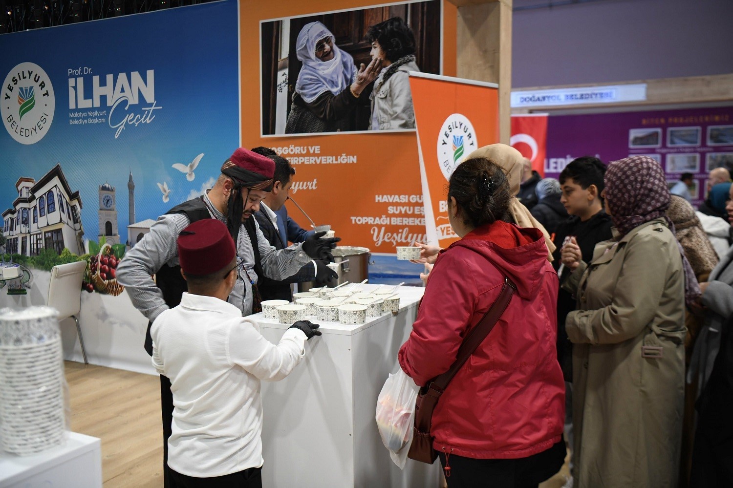 YEŞİLYURT BELEDİYESİNİN TANITIM STANDI İSTANBUL’DA YOĞUN İLGİ GÖRÜYOR