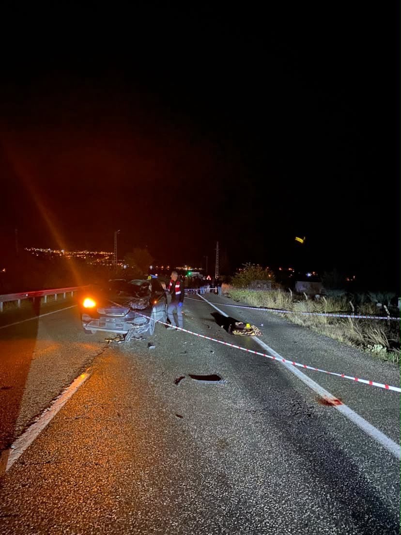 ELAZIĞ’DA YOLUN KARŞISINA GEÇMEYE ÇALIŞAN ŞAHIS, OTOMOBİL ÇARPMASI SONUCU HAYATINI KAYBETTİ.