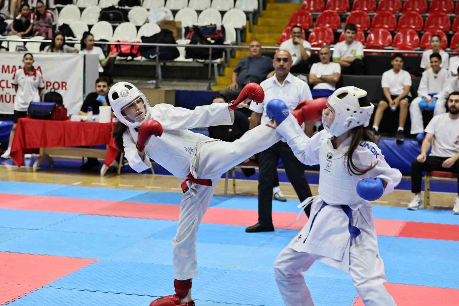 ANALİG'de karate heyecanı Manisa'da başladı