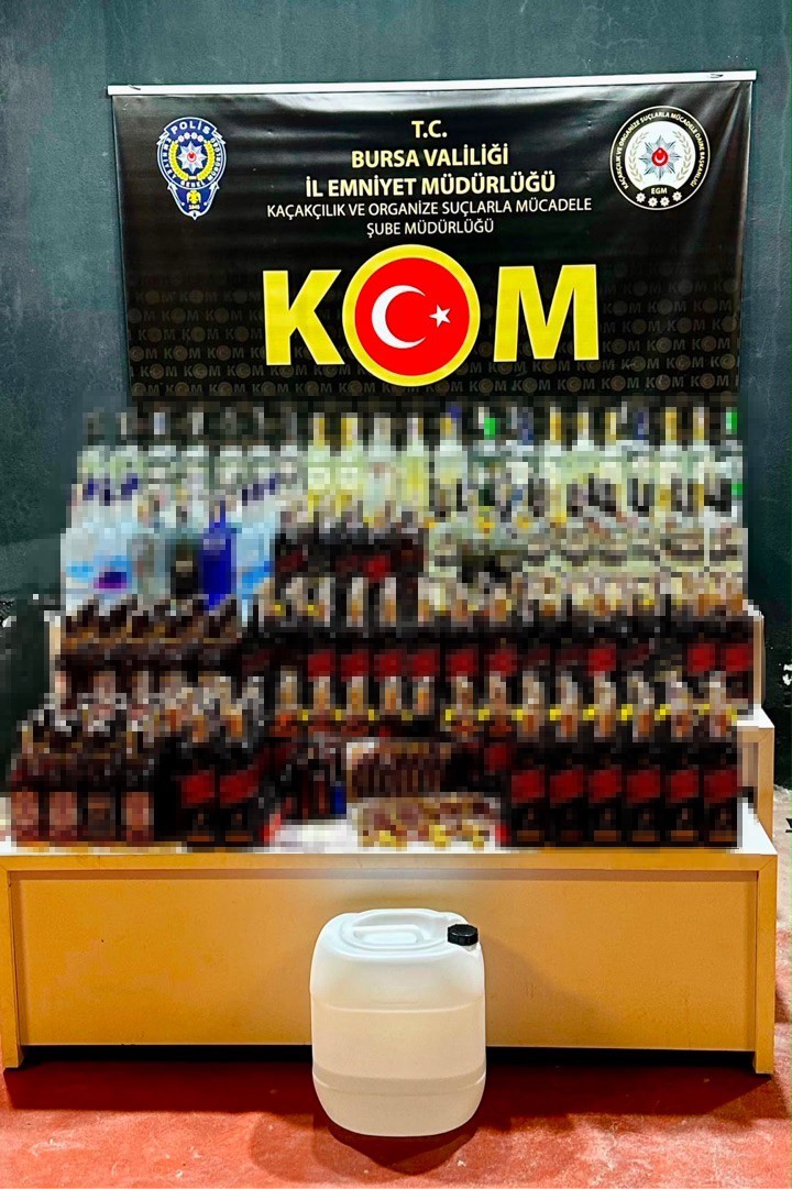 Bursa'da 297 şişe sahte alkollü içki ele geçirildi