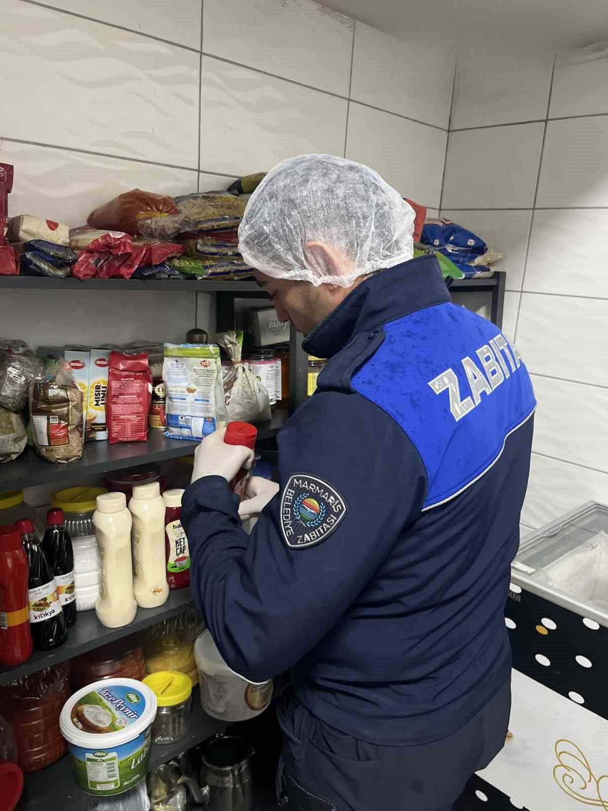 MARMARİS BELEDİYESİ ZABITA MÜDÜRLÜĞÜ EKİPLERİ, HALK SAĞLIĞINI KORUMAK VE VATANDAŞLARIN GÜVENİLİR HİZMET ALMASINI SAĞLAMAK AMACIYLA İLÇE GENELİNDEKİ EKMEK FIRINLARINDA DENETİMLERİNİ SÜRDÜRÜYOR.