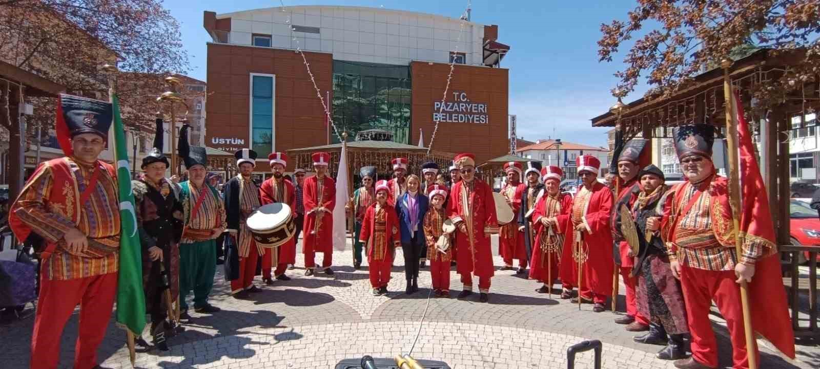 AK Parti'li belediyeden CHP'li vekillere mehterli gönderme