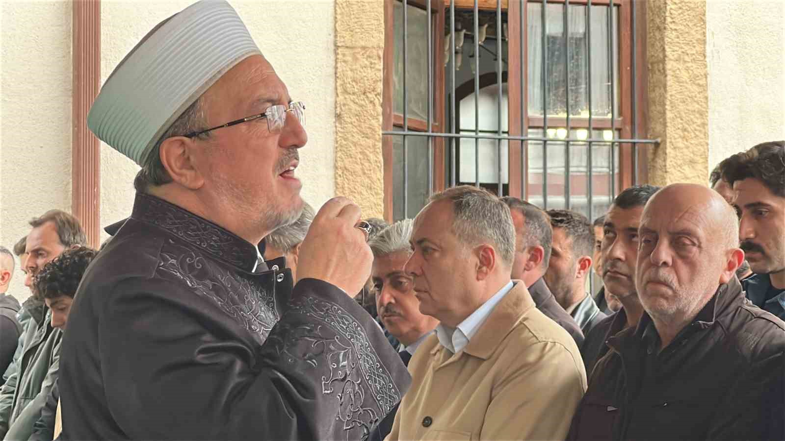 NEVŞEHİR'İN GÖREME BELDESİNDE MEYDANA GELEN PERİBACASI ÇÖKMESİNDE HAYATINI KAYBEDEN SAKARYALI GAZETECİ FATİH ERAY TUNA VE EŞİ BEGÜM TUNA, MEMLEKETLERİ SAKARYA'DA KILINAN CENAZE NAMAZININ ARDINDAN SON YOLCULUKLARINA UĞURLANDI.