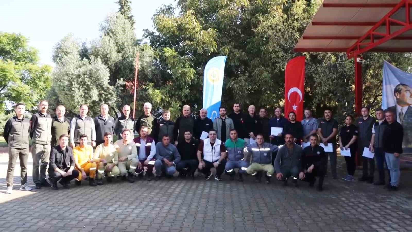 MUĞLA BÖLGE SİNDE ORMAN YANGINLARI İLE MÜCADELE KAPSAMINDA GÖREV YAPAN VE 31 EKİM'DE GÖREVLERİ SONA ERECEK OLAN HELİKOPTER PİLOTLARI VE YARDIMCI PERSONELİNE TEŞEKKÜR BELGELERİ VERİLDİ.