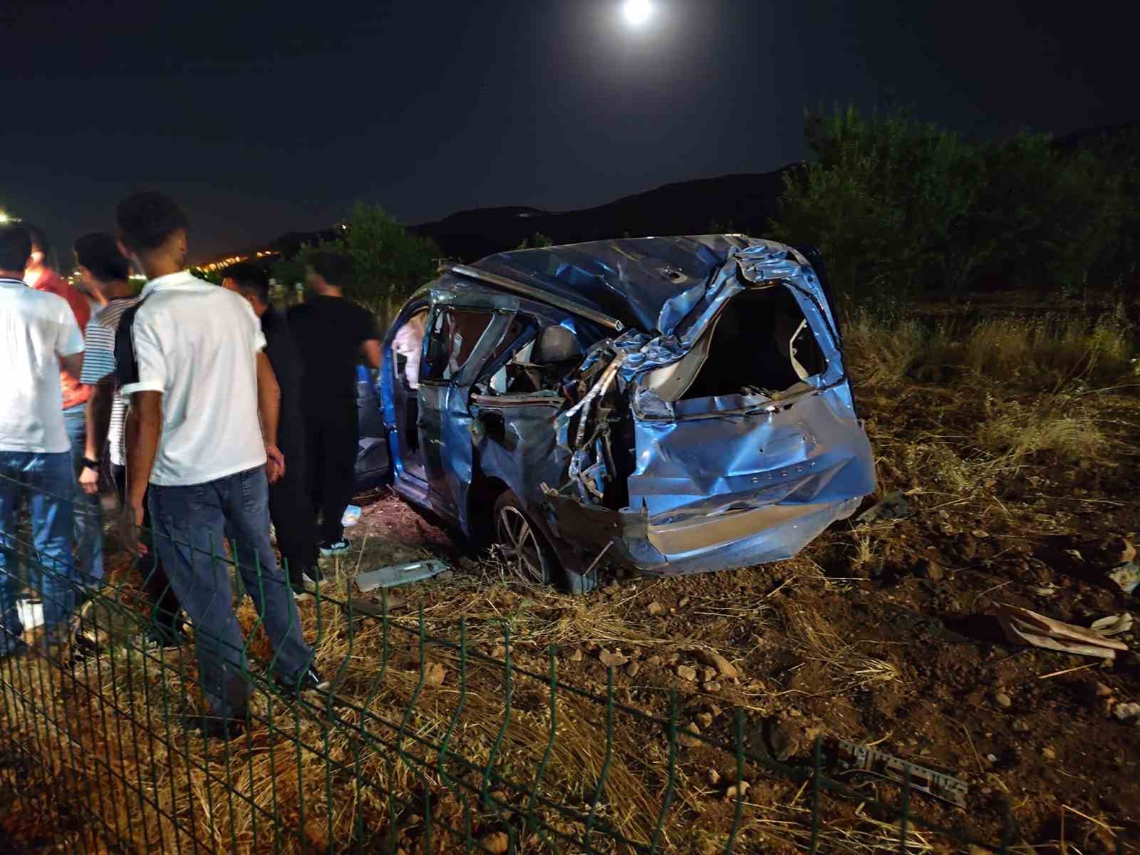 Gercüş'te hurdaya dönen araçtan burnu bile kanamadan çıktı