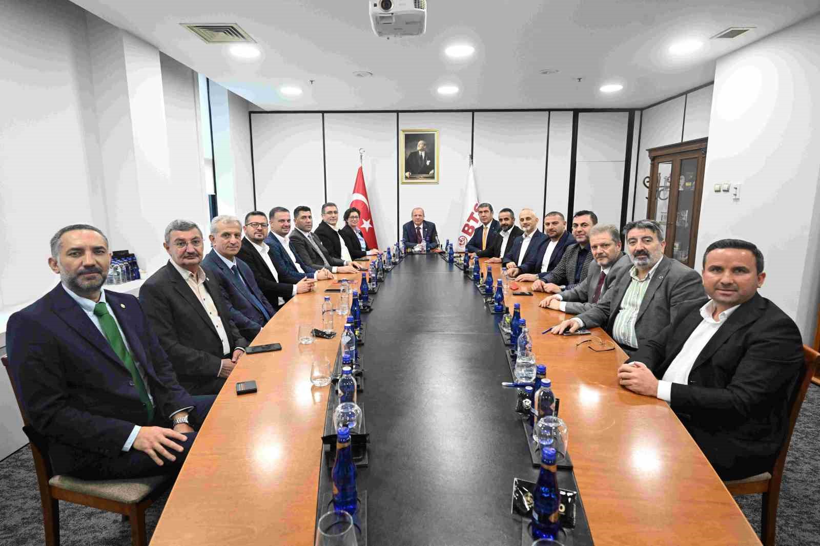 BTSO YÖNETİM KURULU BAŞKANI ÖZER MATLI, YENİ DÖNEMİN ÇALIŞMA ÖNCELİKLERİNİ BELİRLEMEK ÜZERE 70 MESLEK KOMİTESİNİN TAMAMINI TEMSİL EDEN MECLİS ÜYELERİYLE BİR ARAYA GELDİ.