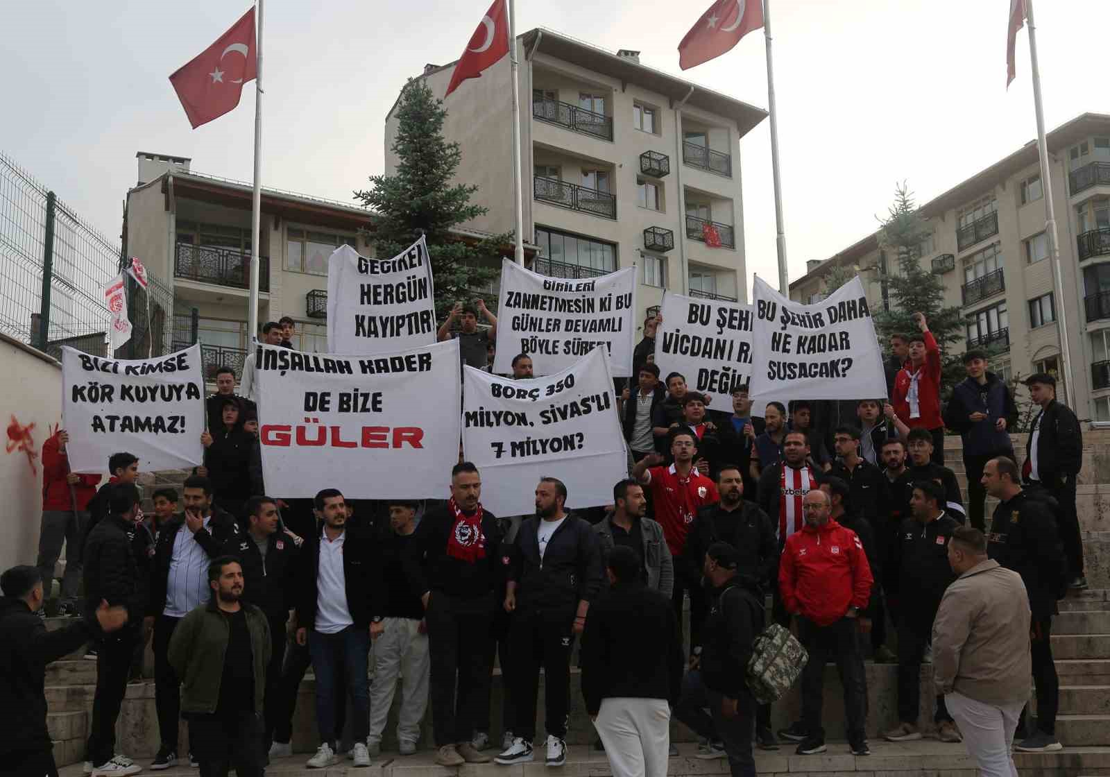 Sivasspor için taraftarlardan birlik çağrısı