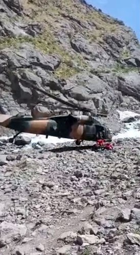 Helil Vadisi’nde ayağı kırılan vatandaş askeri helikopterle kurtarıldı