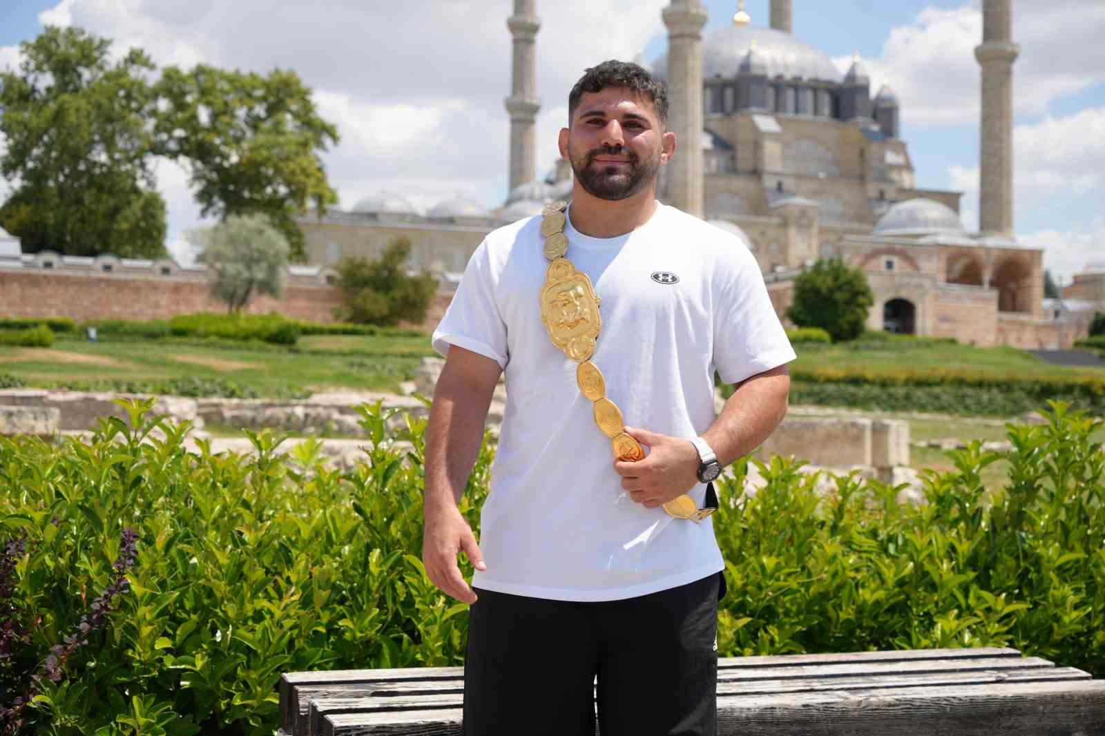 Başpehlivan Erkan Taş: 'Hedefim altın kemeri uzun yıllar korumak'