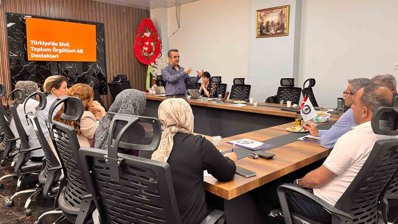 Şırnak’ta STK’lara AB standartlarında kapasite geliştirme eğitimi
