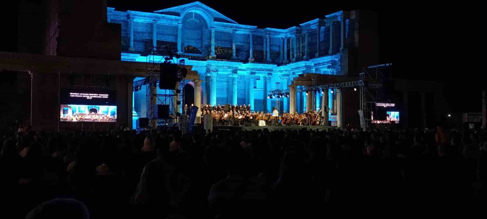 Manisa'da tarihi gece: Sardes Antik Kenti'nde 'Carmina Burana' rüzgarı