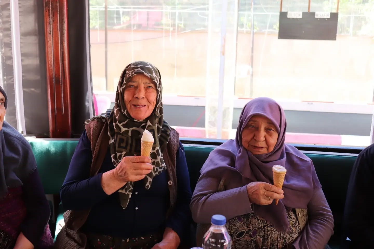 Bilecik Huzurevi'nde dondurma etkinliği yüzleri güldürdü