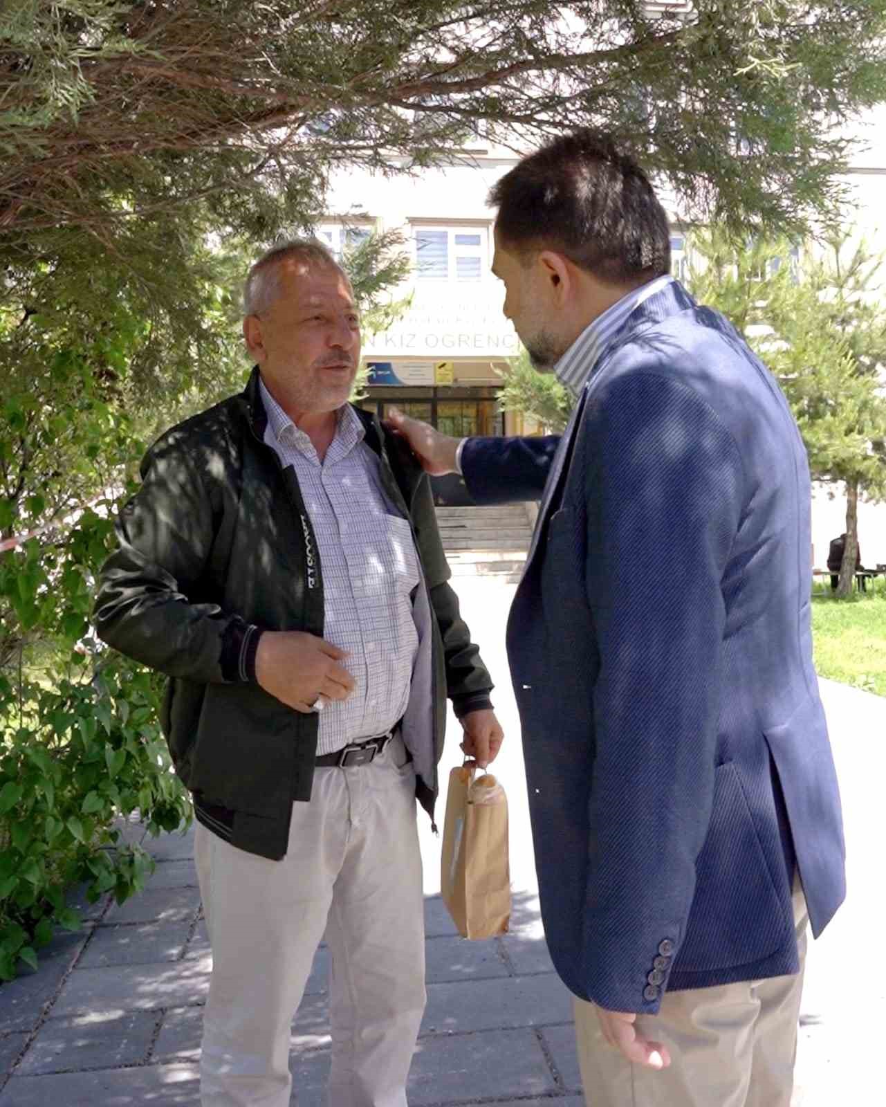 Başkan Uçar, sınav heyecanı yaşayan ailelerin heyecanına ortak oldu