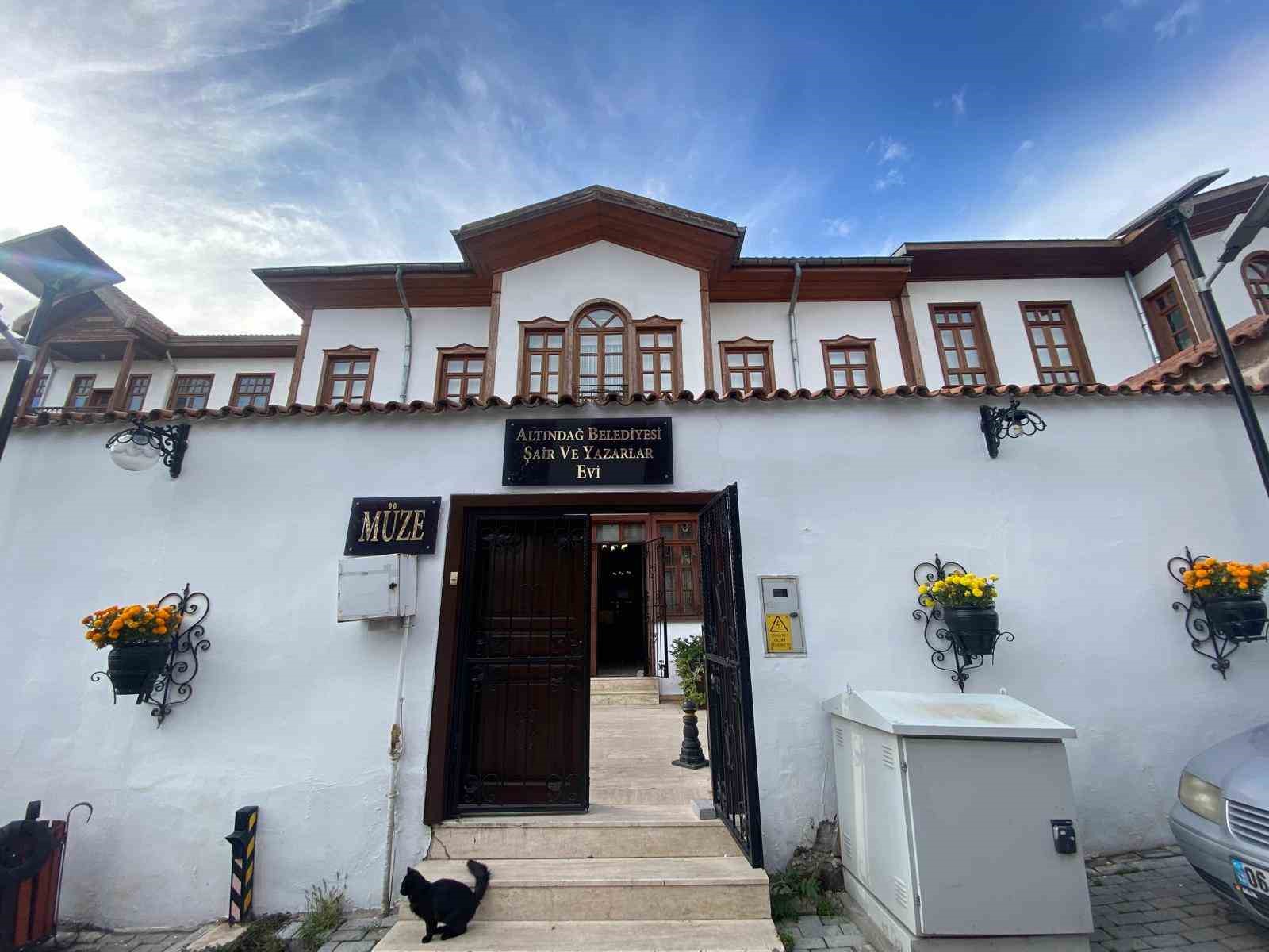 ANKARA’DA ‘ŞAİR VE YAZARLAR EVİ MÜZESİ’, TÜRK EDEBİYATININ ÖNEMLİ İSİMLERİNE AİT KİTAP, FOTOĞRAF VE KİŞİSEL EŞYALARIYLA ZİYARETÇİLERİNİ AĞIRLIYOR.