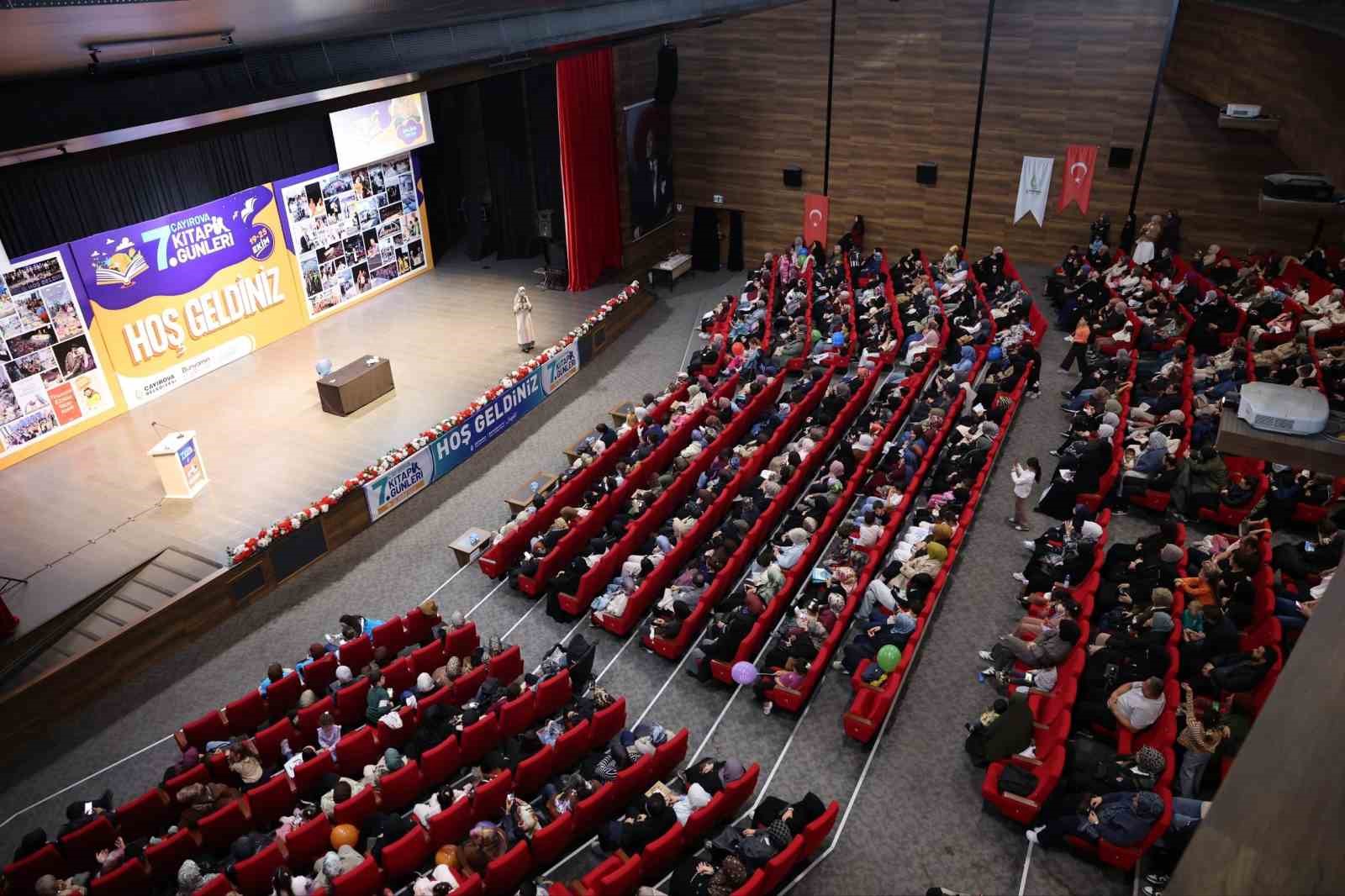 Saliha Erdim, Çayırova'da aile ve manevi değerleri anlattı