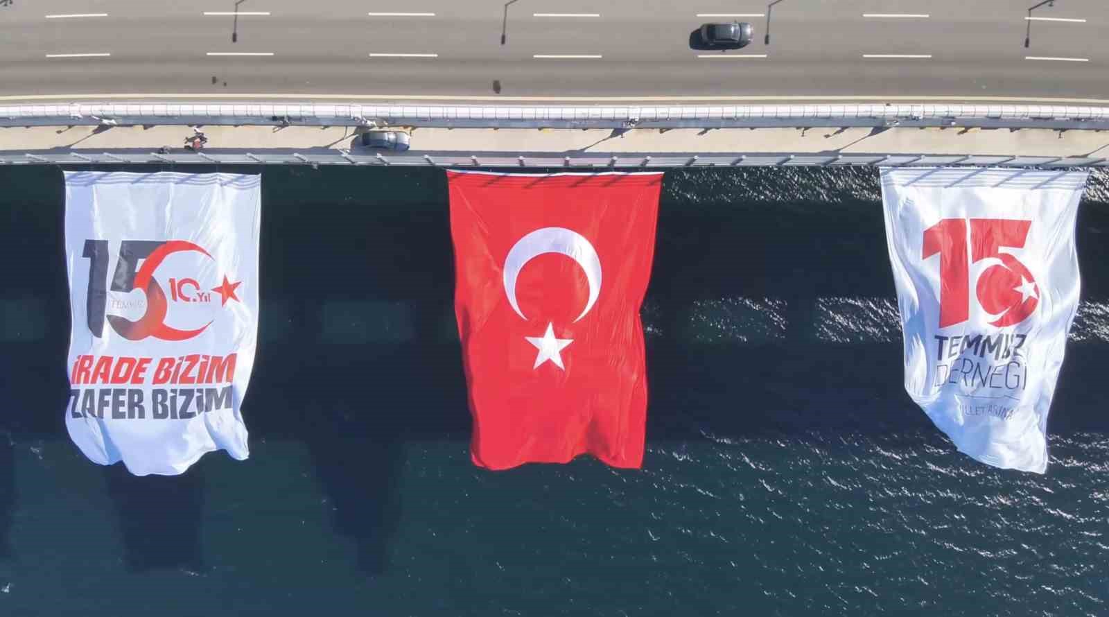 15 Temmuz'un 10'uncu yılı anısına Çanakkale Köprüsü'nde Türk bayrağı dalgalandırıldı